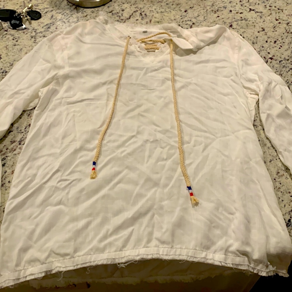 Men’s linen shirt for that perfect beach picture